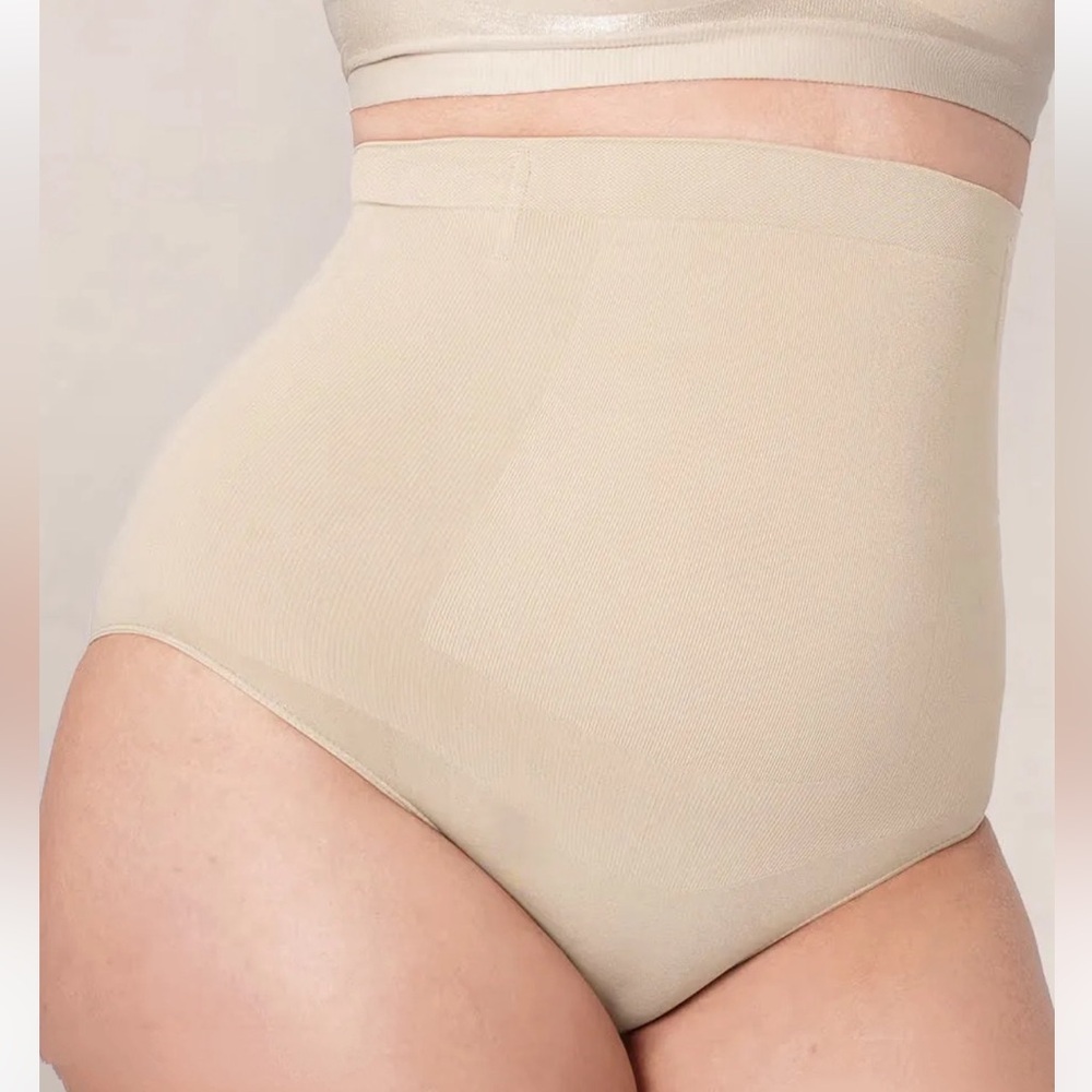 Shapermint essentials high waisted shaper panty in beige size M/L NWOT